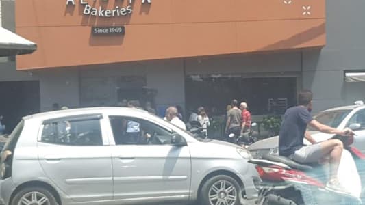 Photos: People line up in front of bakeries in Mreijeh 